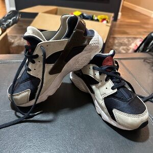 Nike Youth Huarache Tennis Shoes